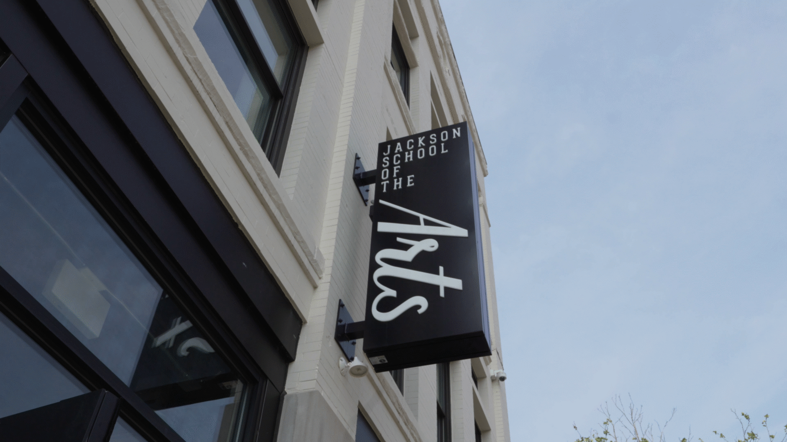 Jackson School of The Arts receives furniture donations from Green Standards on behalf of Henry Ford Health